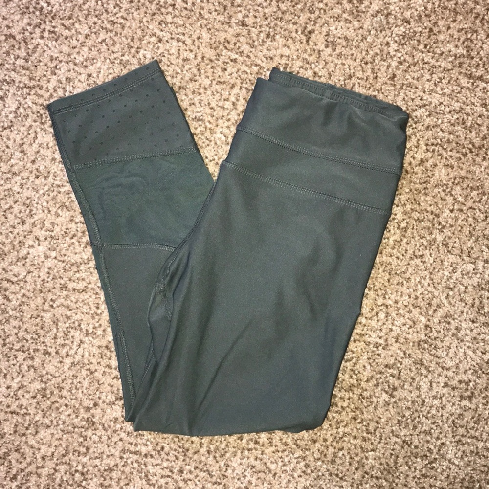 Cropped athletic leggings